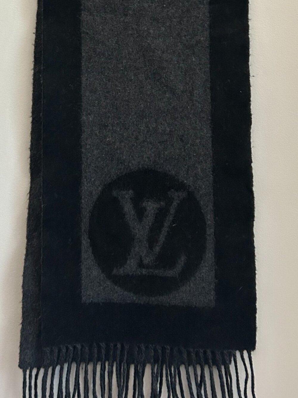 Louis Vuitton Black & Gray Echarpe Cardiff Scarf